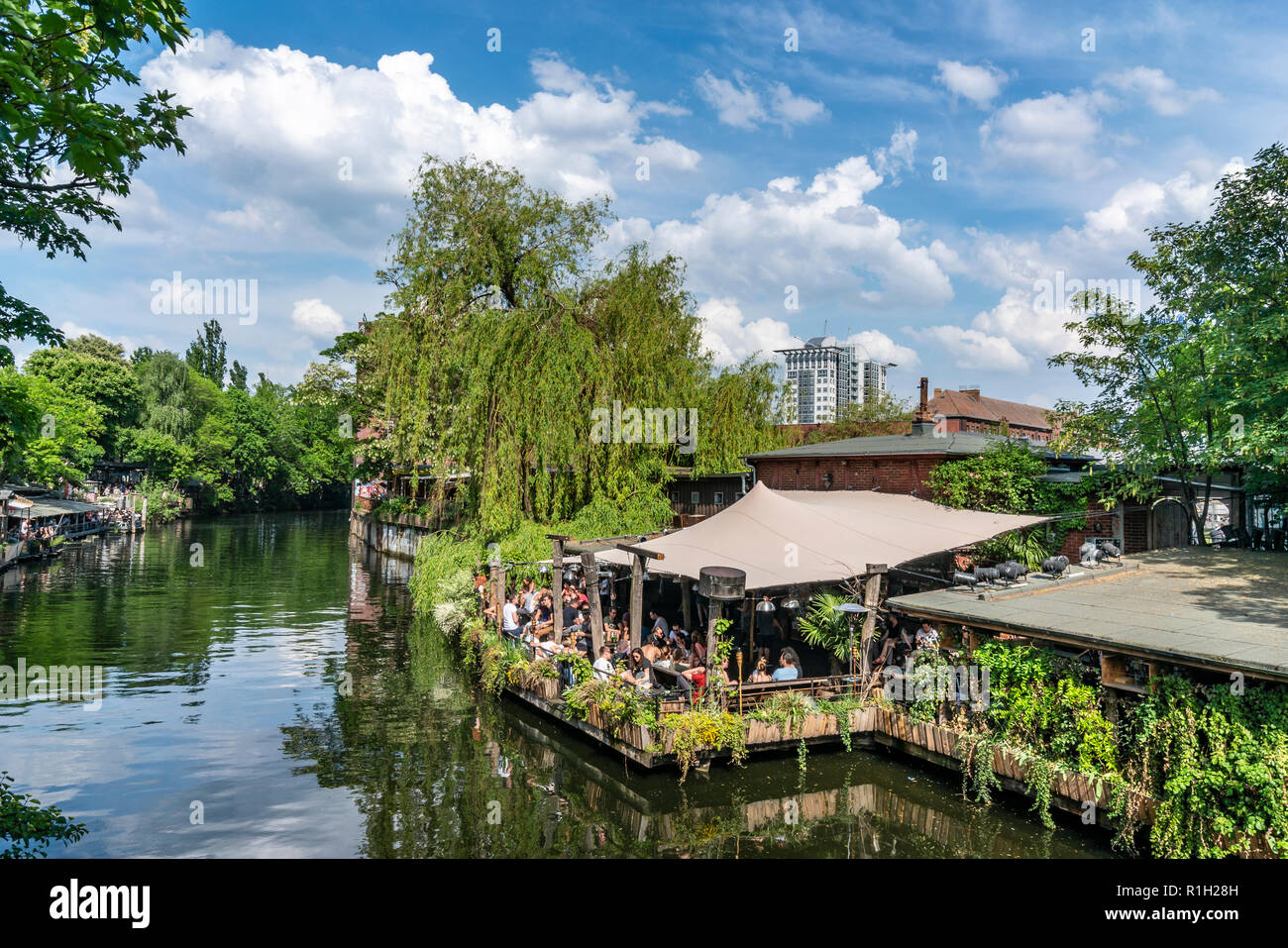 Spree, Club der Visionaere, Techno Club open air, Sommer, Hintergrund Freischwimmer, Berlin Kreuzberg Stockfoto