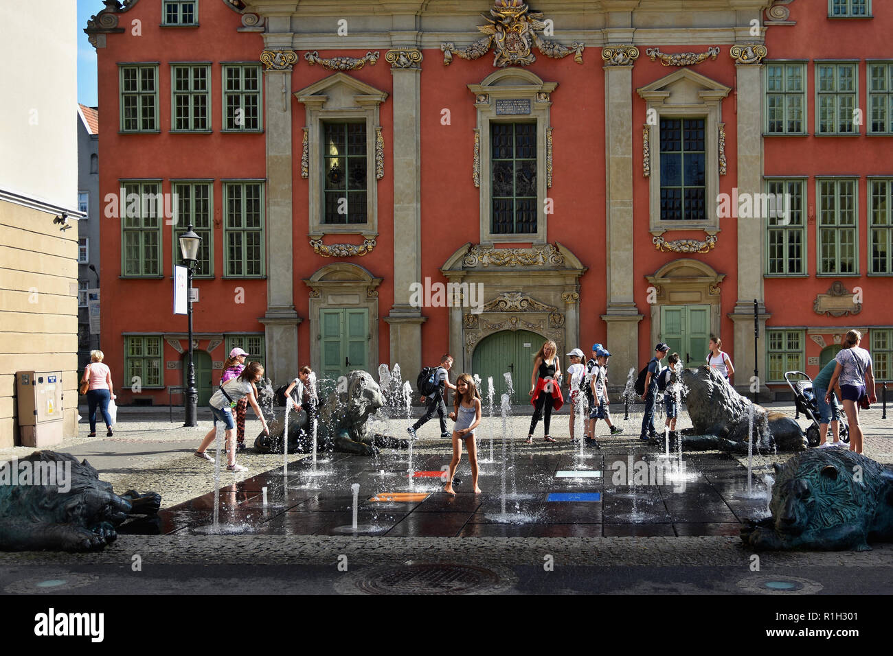 Danzig, Polen - Juli 7, 2018. Brunnen der vier Quartale, schöne Straße Kunst vor der St. Mary's Kirche in der Altstadt von Danzig, Polen. Stockfoto