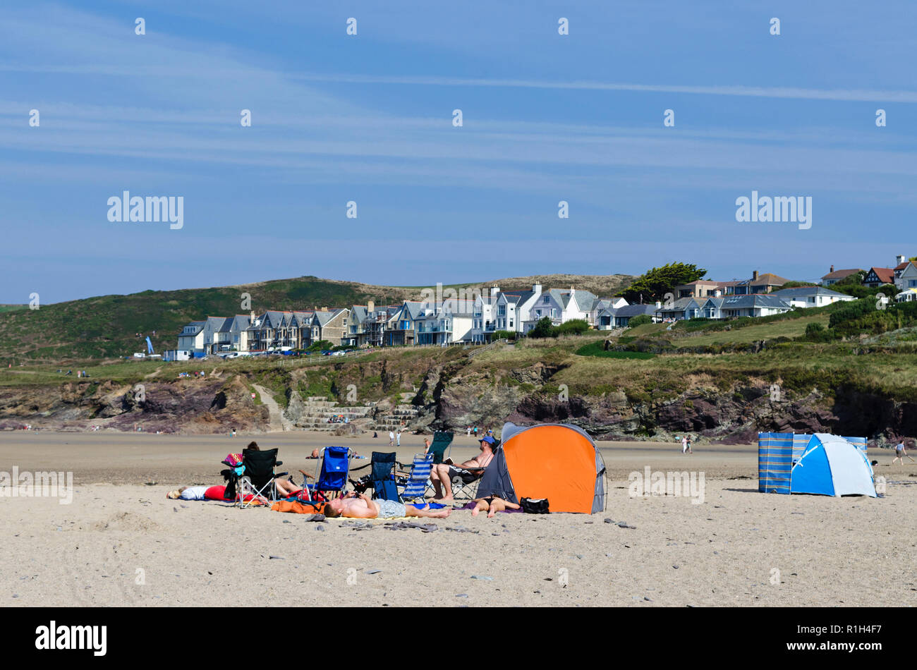 Spätsommer am Polzeath Beach in Cornwall, England, Großbritannien. Stockfoto