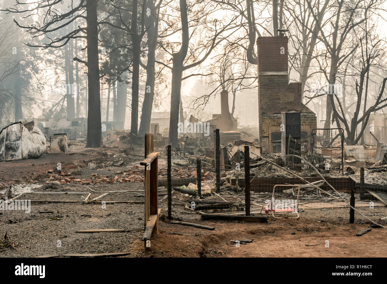 Wildland Brandschaden Feuerwehrleute Brandbekämpfung Kalifornien Stockfoto