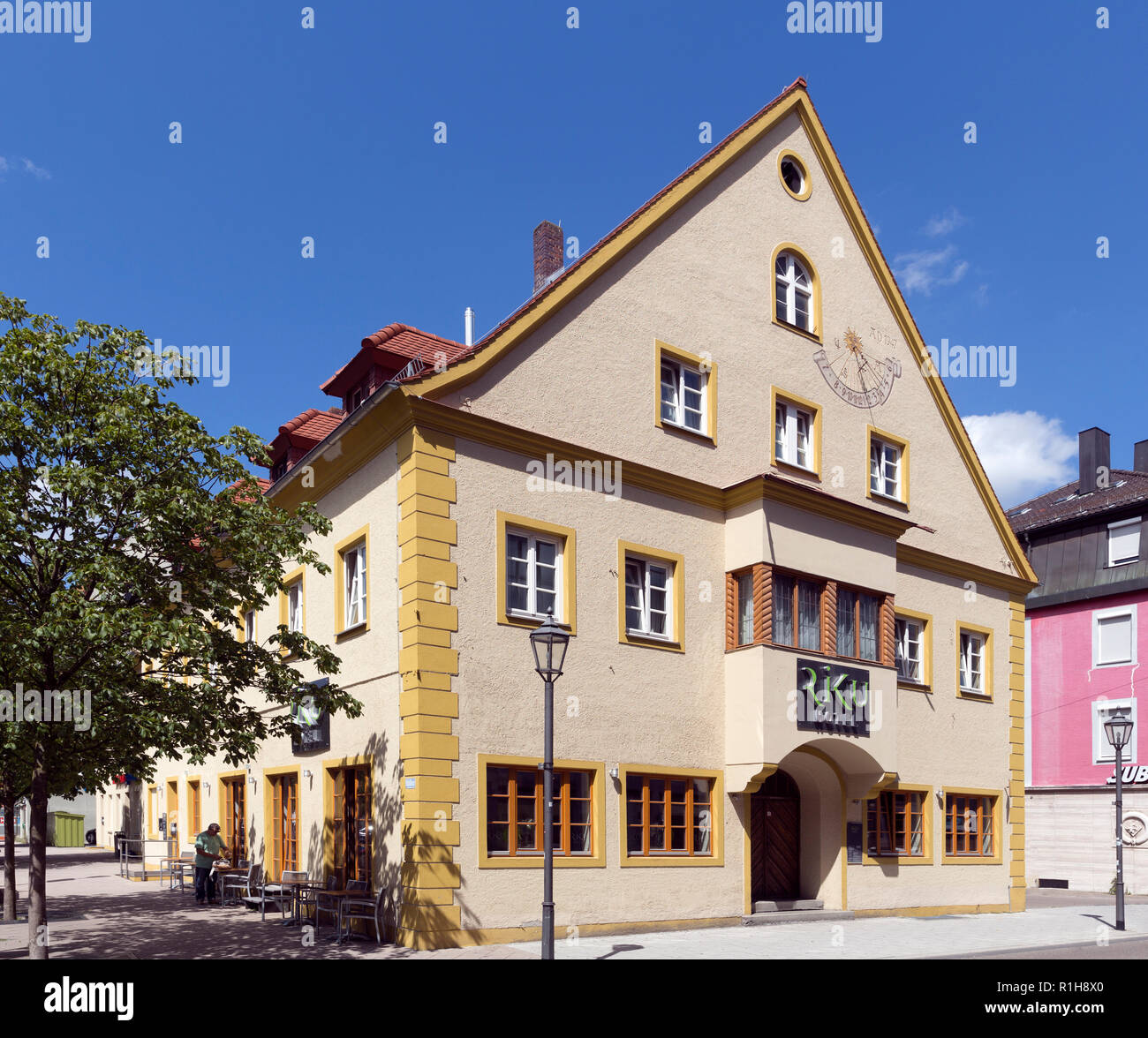 Historisches Wohn- und Geschäftshaus am Hallhof, heute Hotel, Memmingen, Schwaben, Bayern, Deutschland Stockfoto
