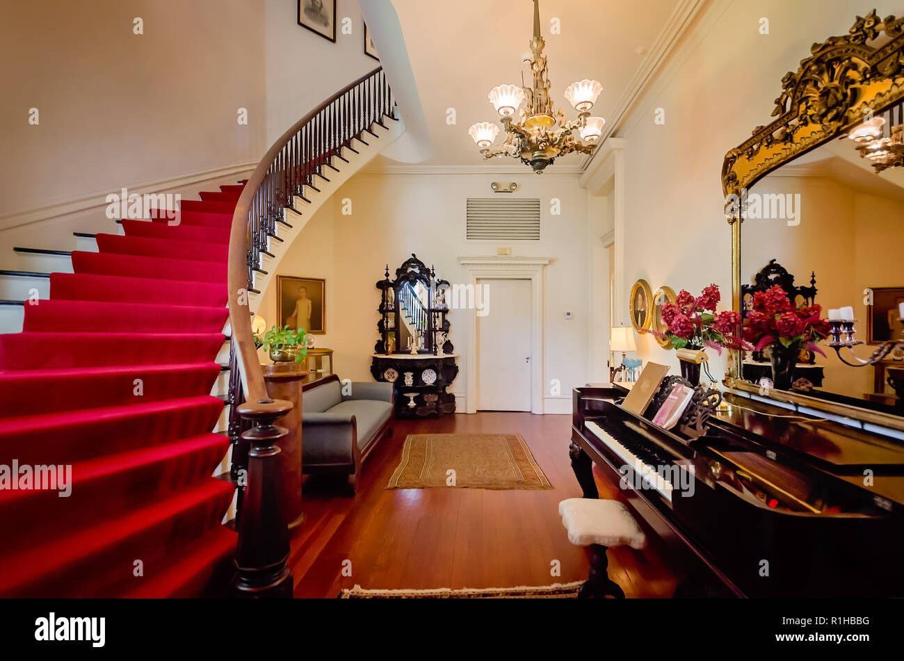 Eine Treppe führt nach oben in den Richards DAR-Haus, 12.08.24, 2017 in Mobile, Alabama. Stockfoto