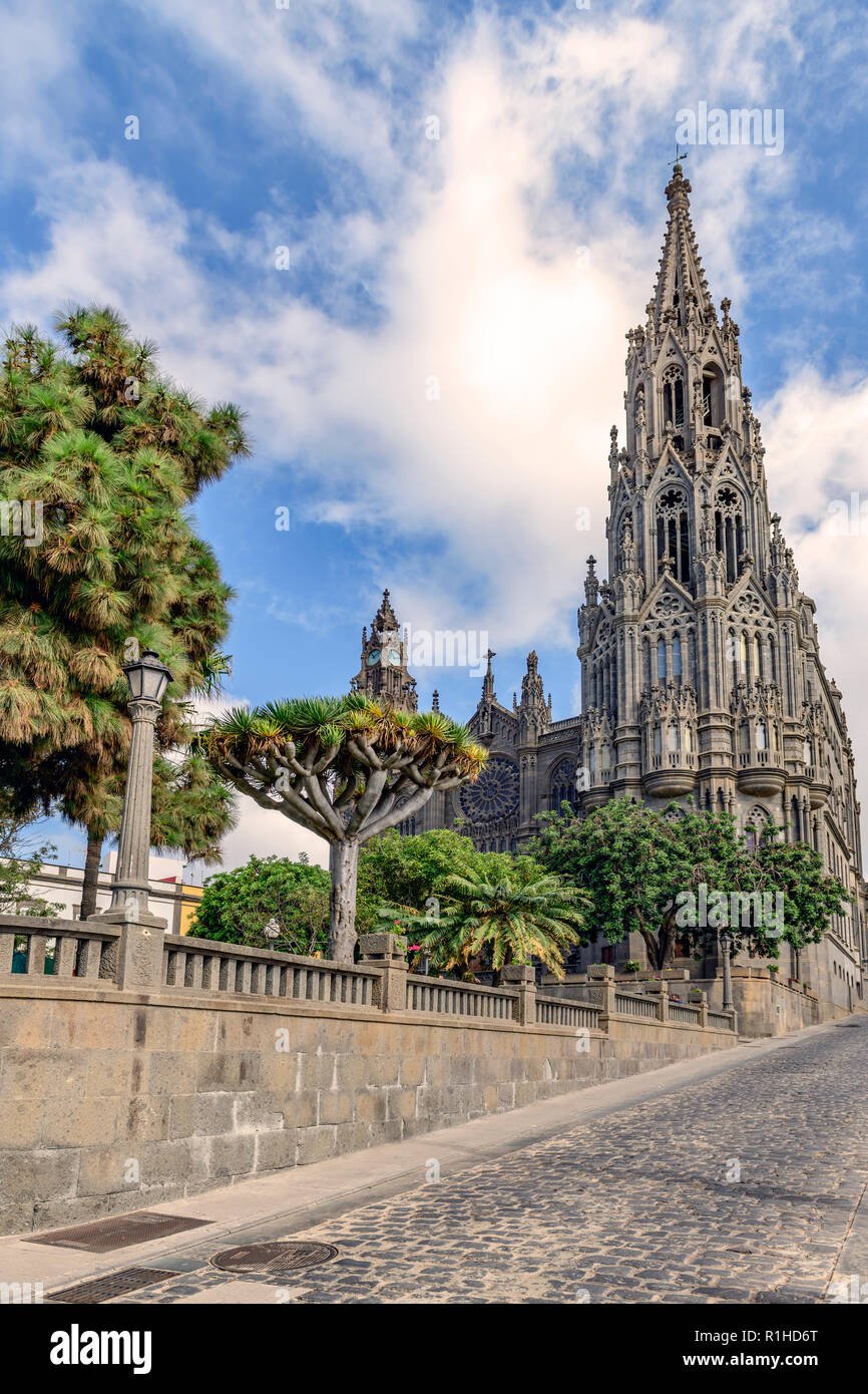 Die gotische Pfarrkirche Turm von San Juan Bautista, Arucas Gran Canaria Stockfoto