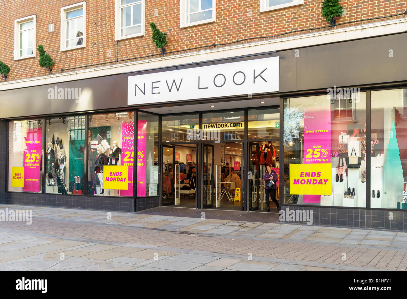 Neue Fashion Store in Salisbury Großbritannien suchen Stockfoto