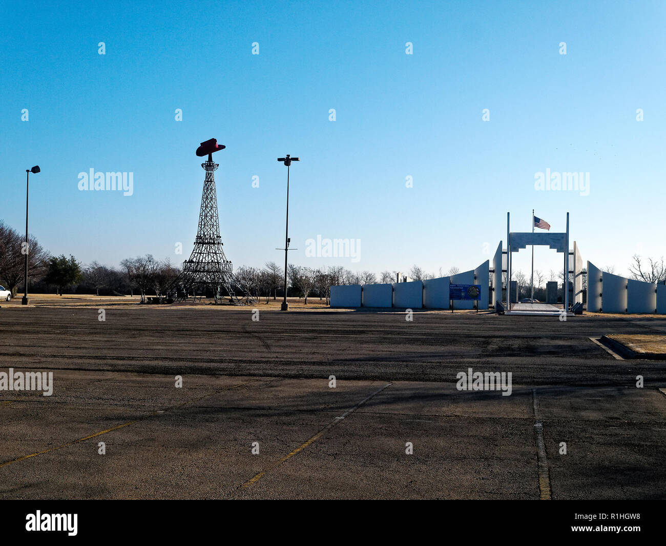 Paris, Texas, fühlte sie eine "Eiffelturm" wie Paris Frankreich erforderlich. Sie kopiert und einen Cowboyhut auf der Oberseite. Nach dem Verlust der Bürgerkrieg, Texas wollte nicht wie der Süden gesehen zu werden. Cattle Drives und Cowboys, um Sie von den anderen südlichen Konföderierten Staaten getrennt. Stockfoto