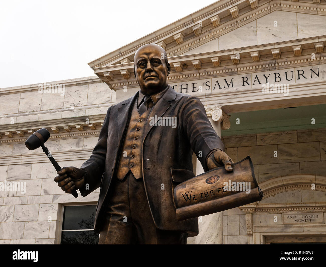 Eine Statue von Lautsprecher Sam Rayburn webstühle vor seinem Denkmal in der Bonham, Texas. Er führte die wichtigsten Rechtsvorschriften im 20. Jahrhundert durch den Kongress. Stockfoto