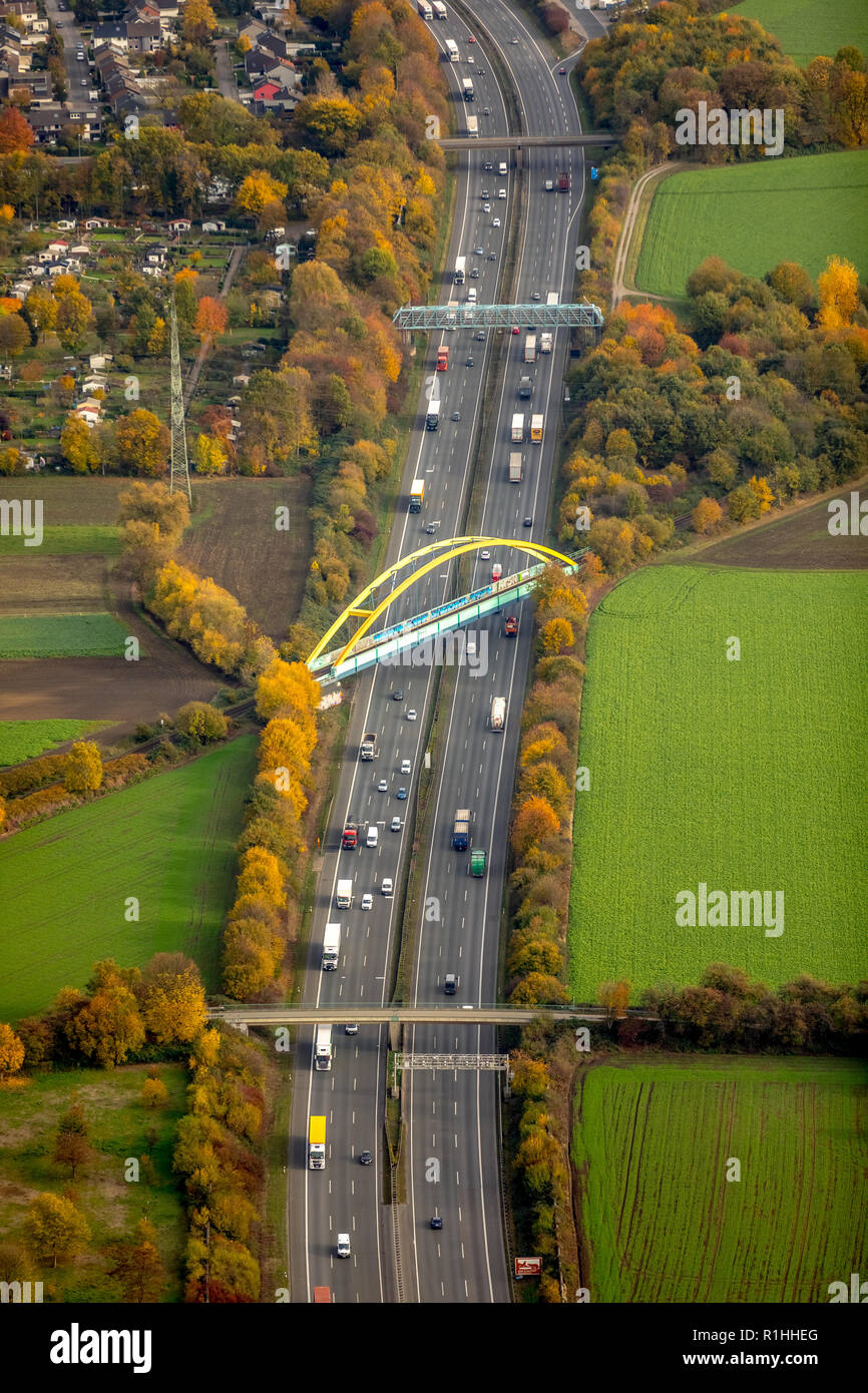 Luftbild, Stahl Bogen Brücke über die Autobahn A2, Eisenbahnbrücke, Butendorf, Gladbeck, Ruhrgebiet, Nordrhein-Westfalen, Deutschland, DEU, Europ. Stockfoto