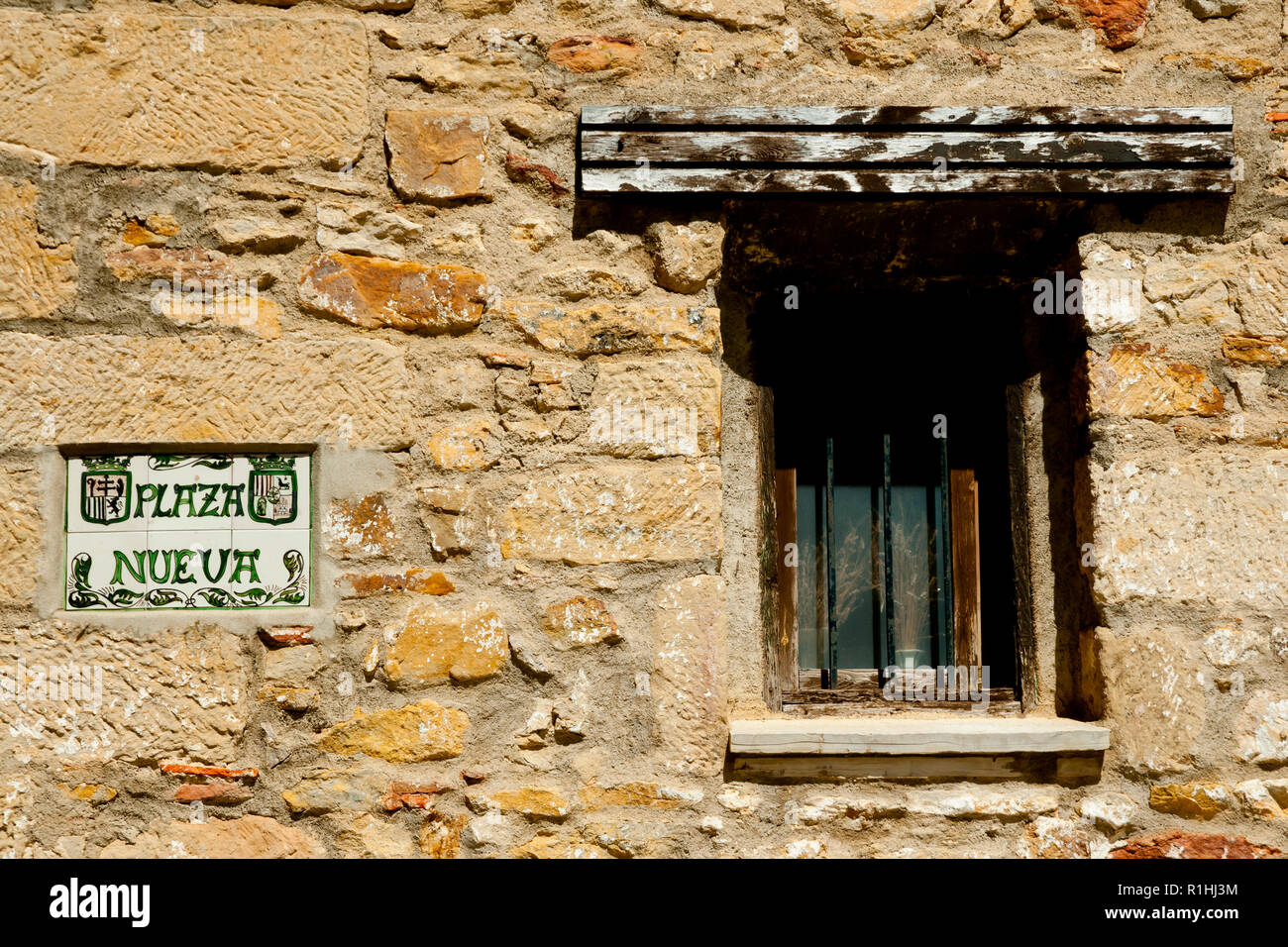 "Plaza Nueva" Street Sign - Puertomingalvo - Spanien Stockfoto