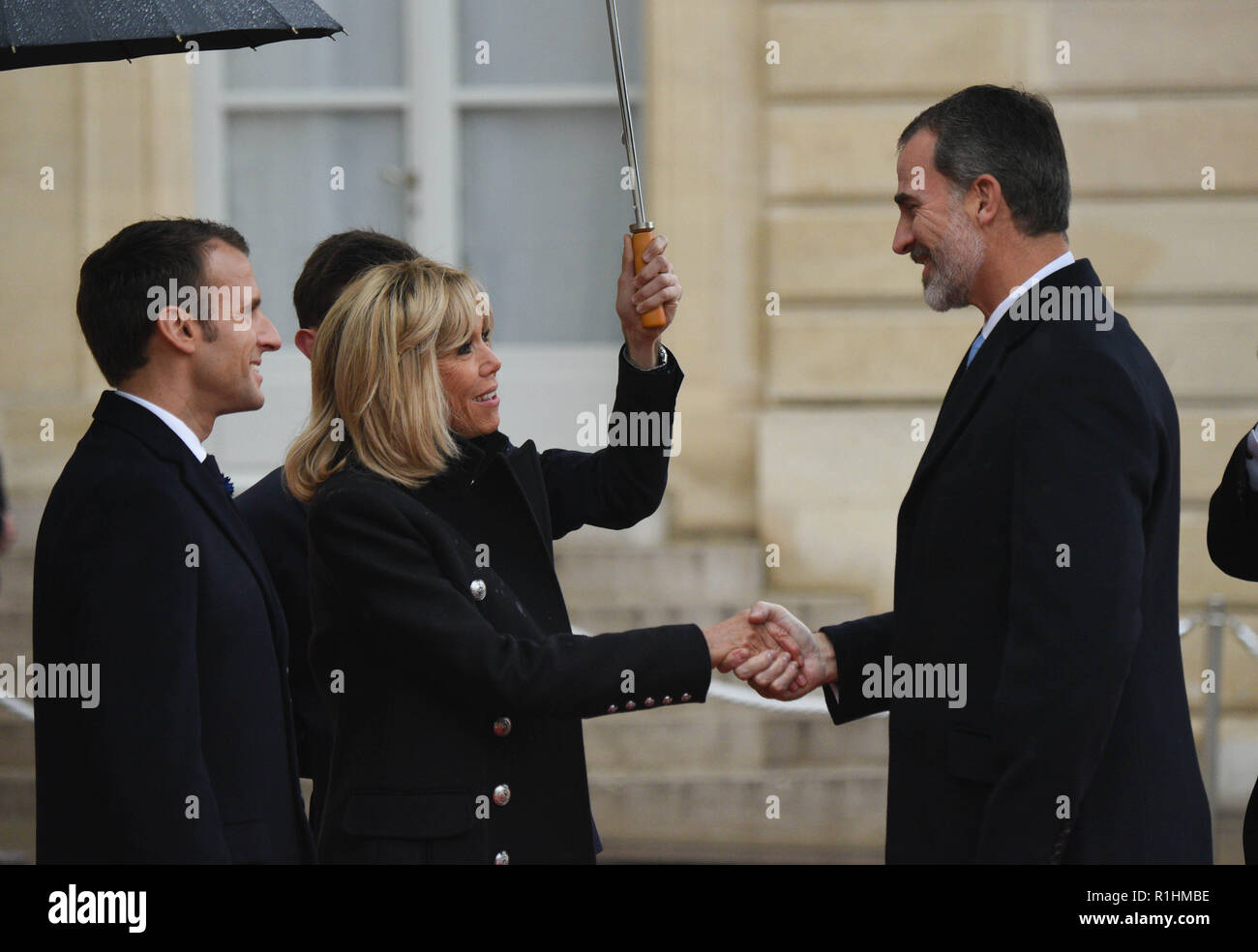 November 11, 2018 - Paris, Frankreich: Brigitte Längestrich grüßt spanischen König Felipe VI im Elysee-palast der Armistice Day gedenken. Plus de 60 Chefs d'Etat et de gouvernement et dirigeants de Grandes Institutionen internationales ont fait le deplacement ein Paris assister à la Gedenken du centieme Anniversaire de l'Armistice du 11 Novembre 1918 gießen. *** Frankreich/KEINE VERKÄUFE IN DEN FRANZÖSISCHEN MEDIEN *** Stockfoto