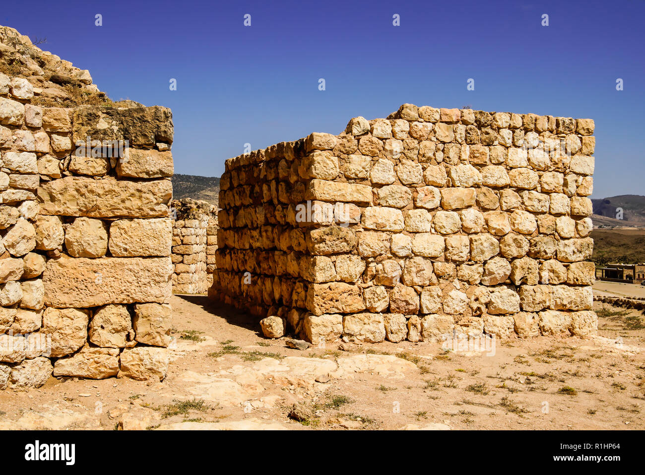 Blick auf Sumhuram (der kleine befestigte Stadt"), ein nach Süden 1001 archäologische Stätte in der Nähe von Taqah. Die dhofar Region von Oman. Stockfoto