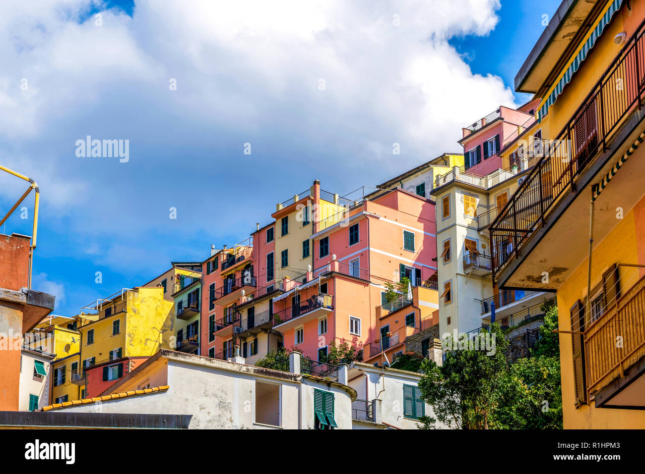 Bunte Häuser im Dorf Riomaggiore Italien Stockfoto