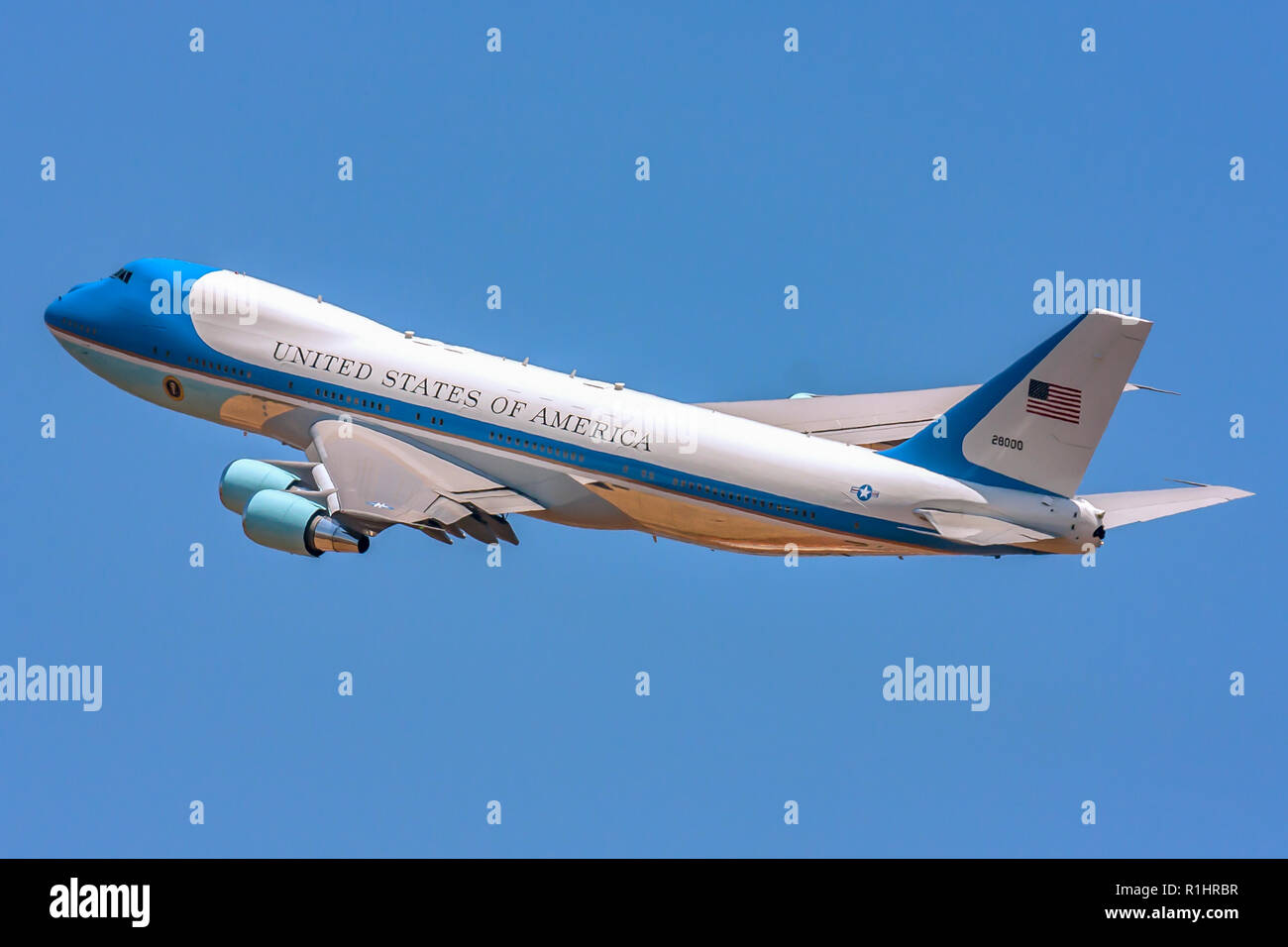 Air Force One im Flug mit einem blauen Himmel im Hintergrund Stockfoto
