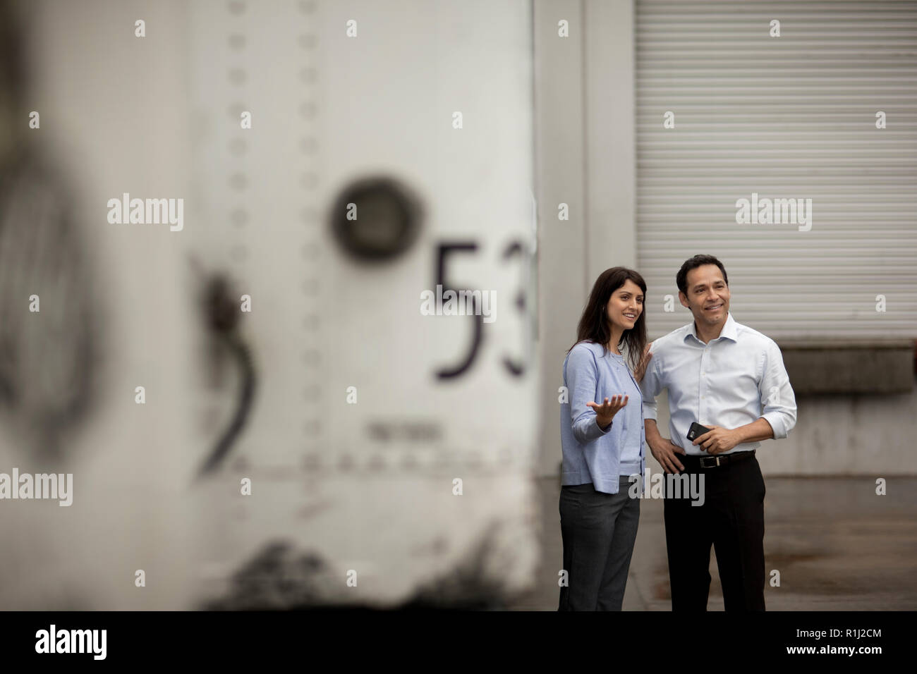Zwei Kollegen lebhaft diskutiert. Stockfoto