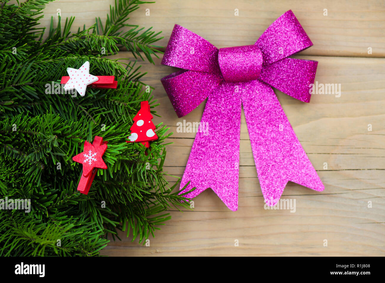 Weihnachten Dekorationen auf alten hölzernen Hintergrund konzeptionelle Bild Stockfoto