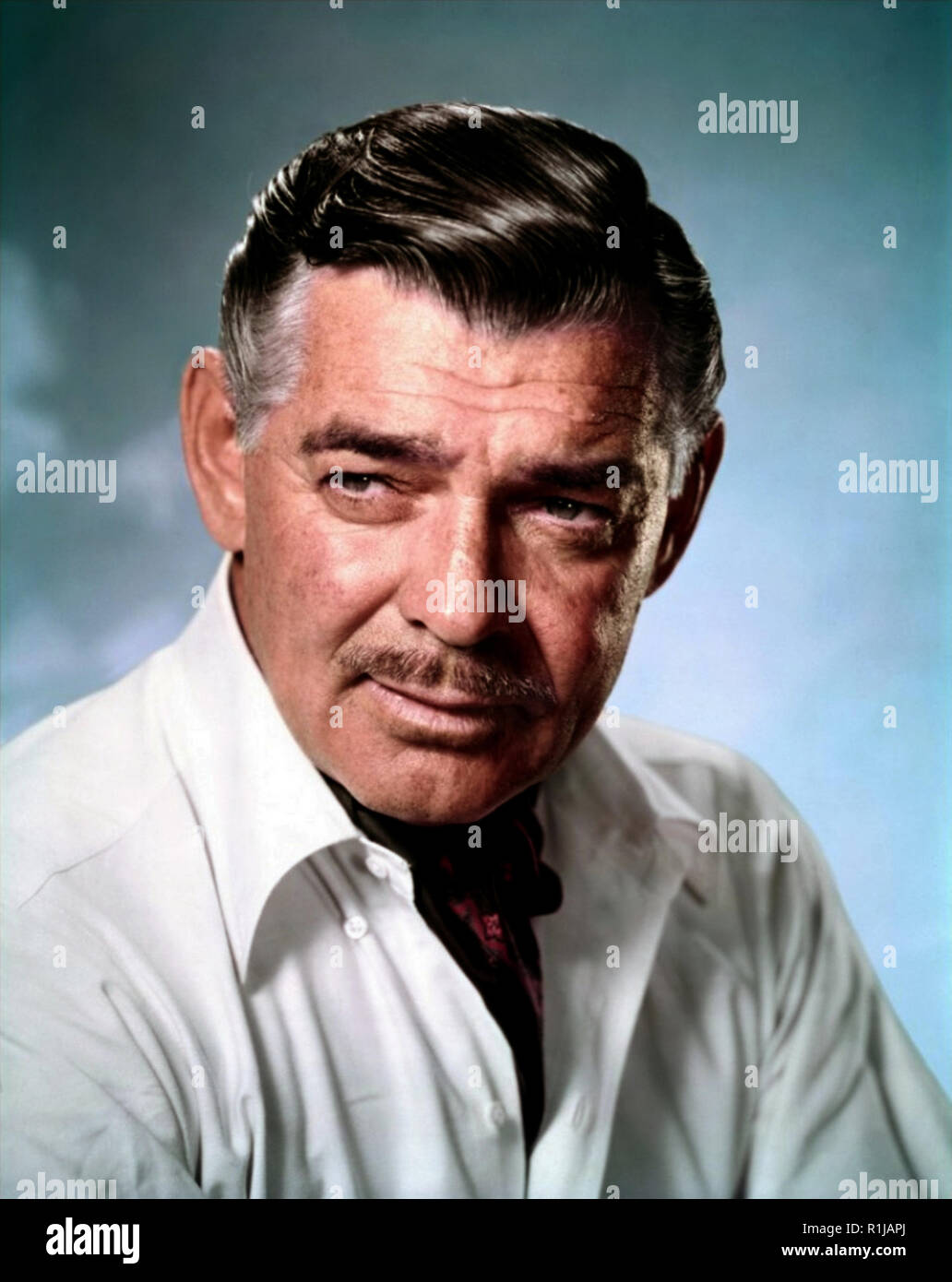 William Clark Gable (Februar 1, 1901 - November 16, 1960) war ein US-amerikanischer Filmschauspieler und Offizier, die oft als "Der König von Hollywood".[1] Er seine Karriere als Bus Junge fing an und erschien als Extra in der leisen Filme, die zwischen 1924 und 1926 und die Unterstützung der Rollen mit ein paar Filme für Metro-Goldwyn-Mayer im Jahr 1930 vorangekommen. Im nächsten Jahr, landete er seinen ersten führenden Hollywood Rolle und über die nächsten drei Jahrzehnte war er ein führendes Mann wurde in mehr als 60 Kinofilmen. Quelle: Hollywood Foto Archiv/MediaPunch Stockfoto