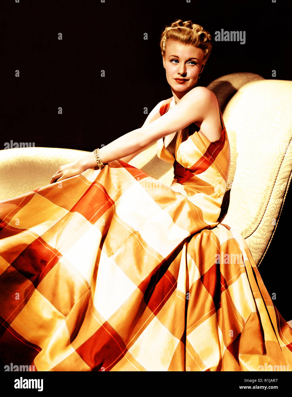 Ginger Rogers (geb. Virginia Katherine McMath; Juli 16, 1911 - April 25, 1995) war eine US-amerikanische Schauspielerin, Tänzerin und Sängerin. Sie ist am besten bekannt für ihre Hauptrolle in Kitty Foyle (1940). Sie hat in der Musik filme RKO's (mit Fred Astaire zusammen) auf der Bühne, Radio und Fernsehen, während viel des 20. Jahrhunderts durchgeführt. Quelle: Hollywood Foto Archiv/MediaPunch Stockfoto