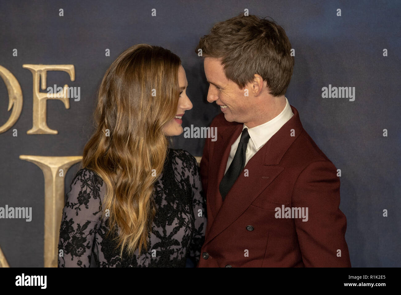 Leicester Square, London, Großbritannien, 13. November 2018. Hannah Bagshawe und Eddie Redmayne besucht die UK-Premiere des Films 'fantastische Tiere: Die Verbrechen von Grindelwald" in Leicester Square am 13. November 2018 England. © Jason Richardson/Alamy leben Nachrichten Stockfoto