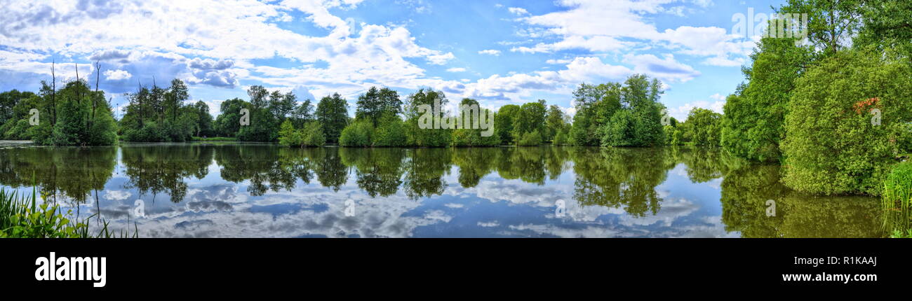 In Aueweiher Fulda River Park in Fulda, Hessen, Deutschland panorama Stockfoto