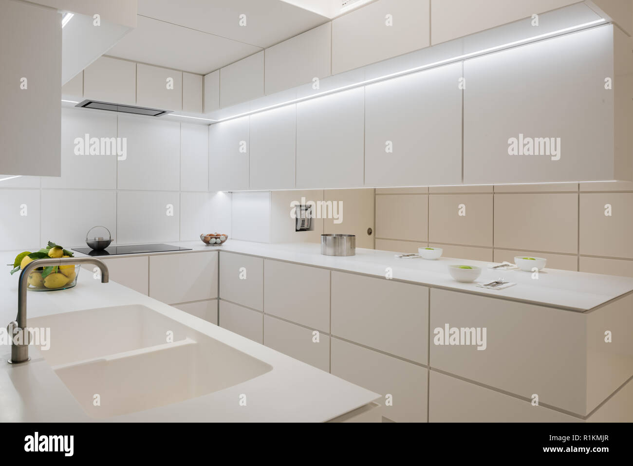 Weiß moderne Küche Stockfoto