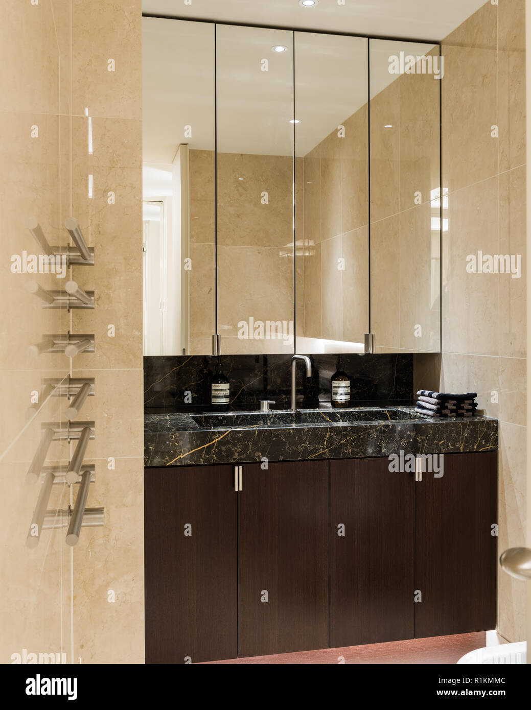 Waschbecken in maskulinen Badezimmer Stockfoto