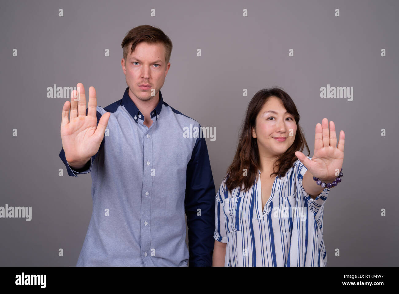 Portrait der junge Geschäftsmann und Ausgereiften asiatischen Geschäftsfrau Stockfoto