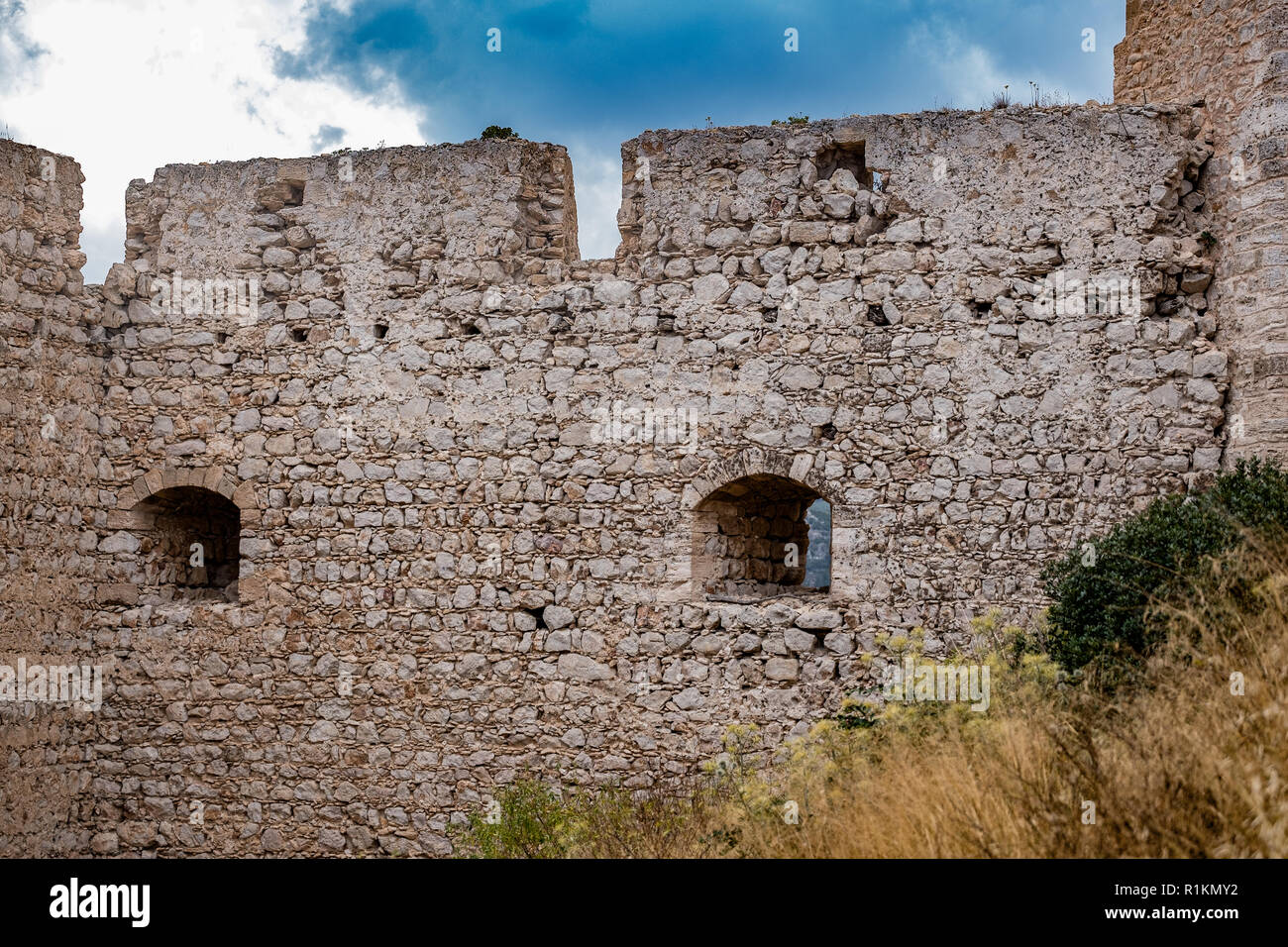 Ruinen einer alten Burg auf dem Berg in Griechenland Stockfoto