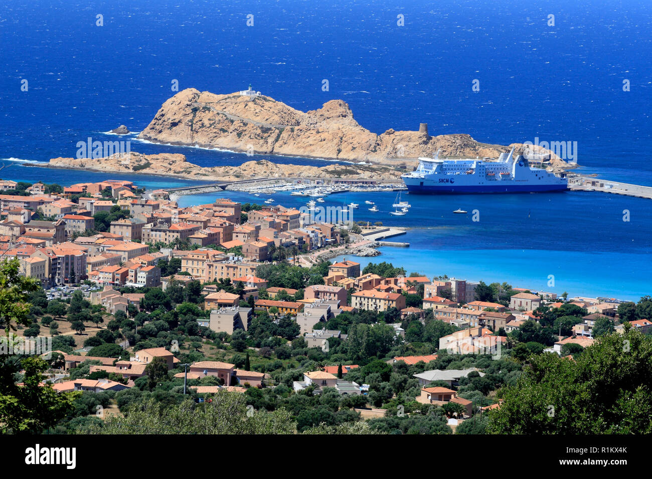 Luftaufnahme von L'Ile Rousse Hafen und Immobilien, Korsika, Frankreich Stockfoto