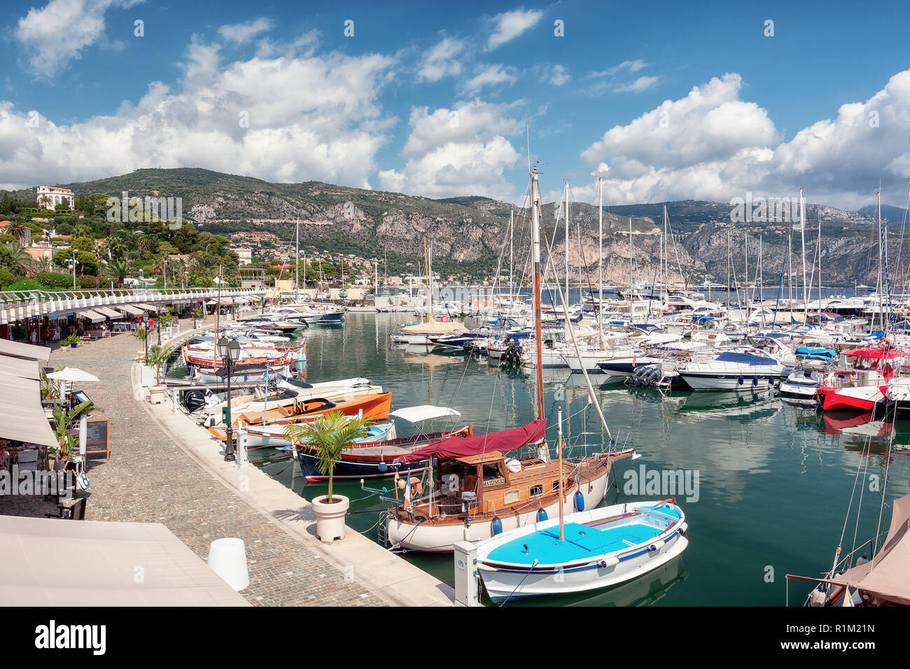 Villefranche-sur-Mer, Frankreich, 4. September 2018: Der Hafen von der Halbinsel Saint-Jean-Cap-Ferrat an der Côte d'Azur, Frankreich Stockfoto
