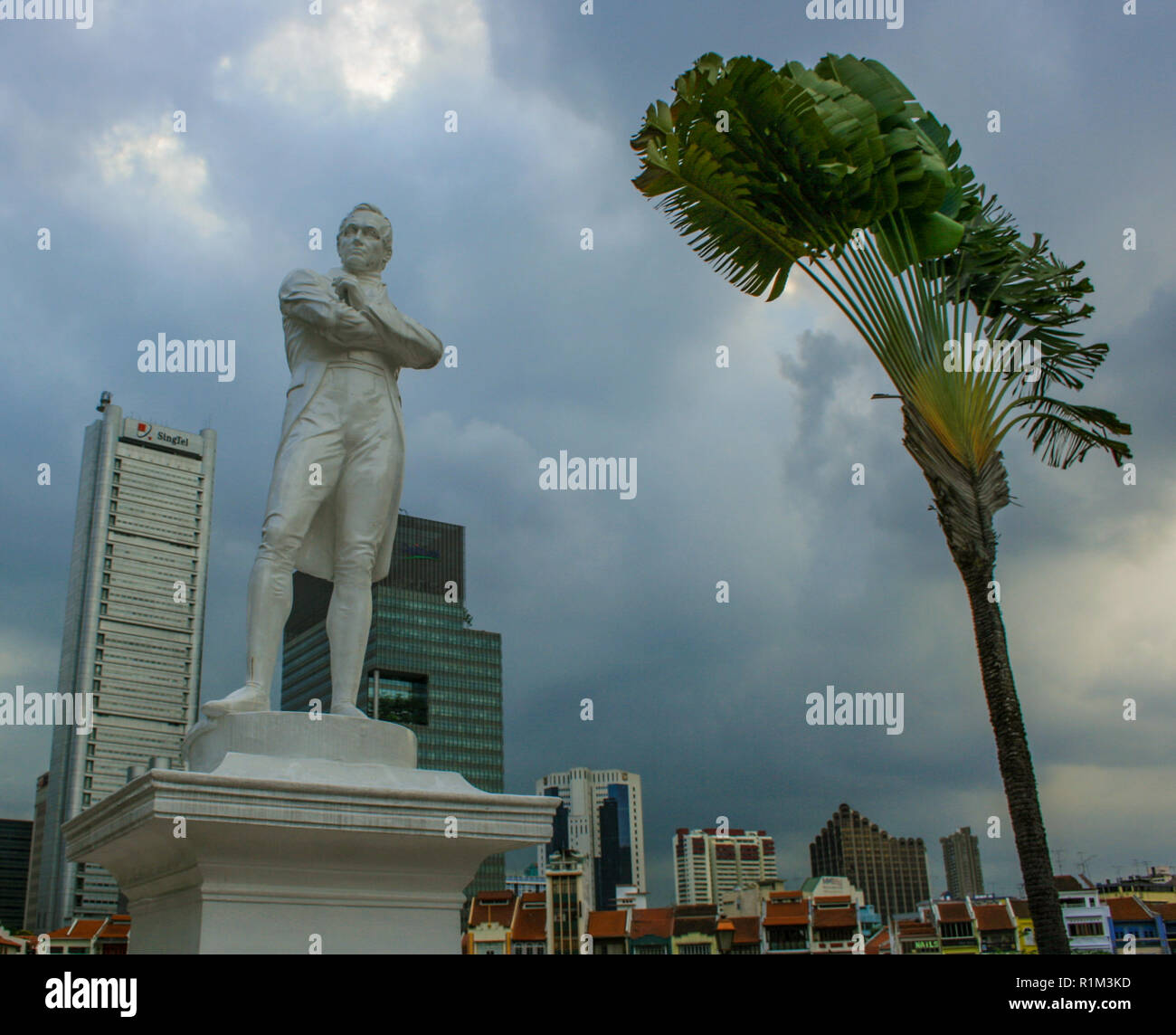 Statue von Sir Stamford Raffles, moderne Gründer von Singapur, an der Landestelle, Boat Quay, Singapur Stockfoto