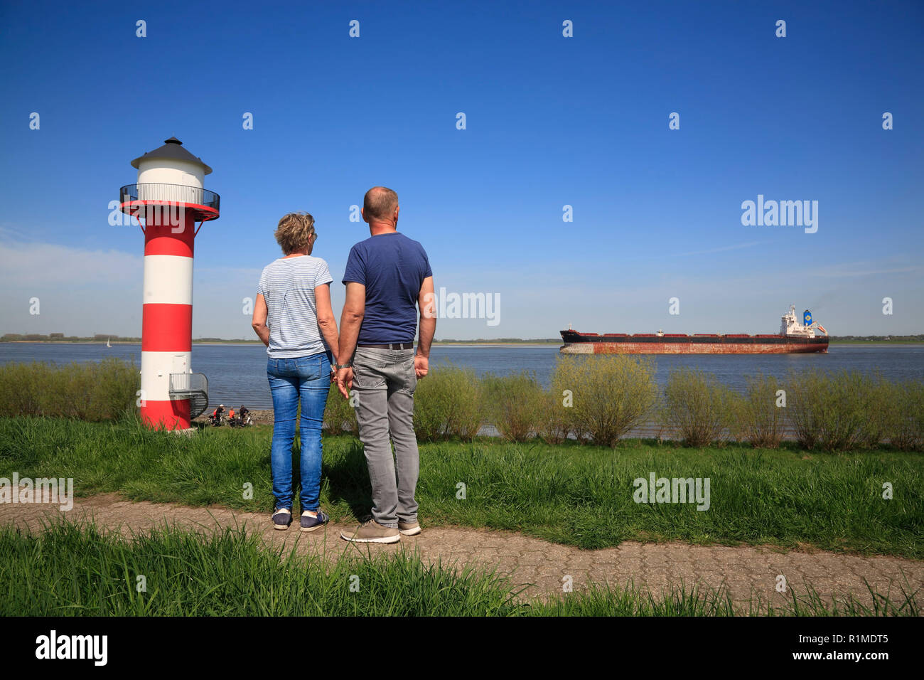 Leuchtturm an der Elbe bei Lühe, Altes Land, Niedersachsen, Deutschland, Europa Stockfoto