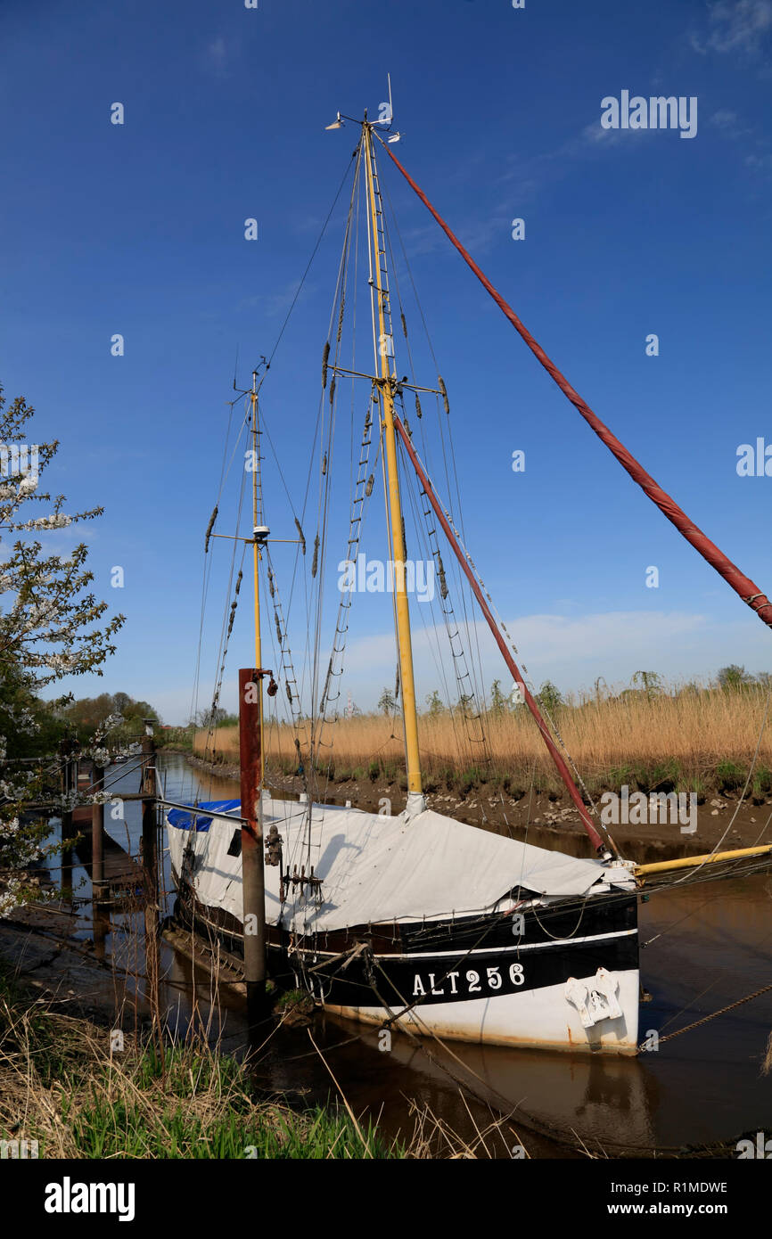 Alte Segelschiff auf dem Fluss Lühe, Altes Land, Niedersachsen, Deutschland, Europa Stockfoto