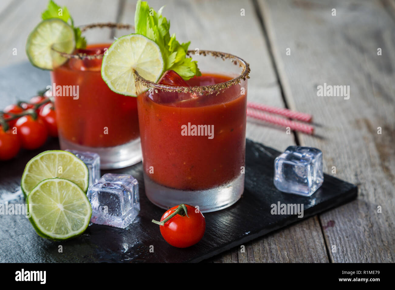 Bloody Mary Cocktails und Zutaten Stockfoto