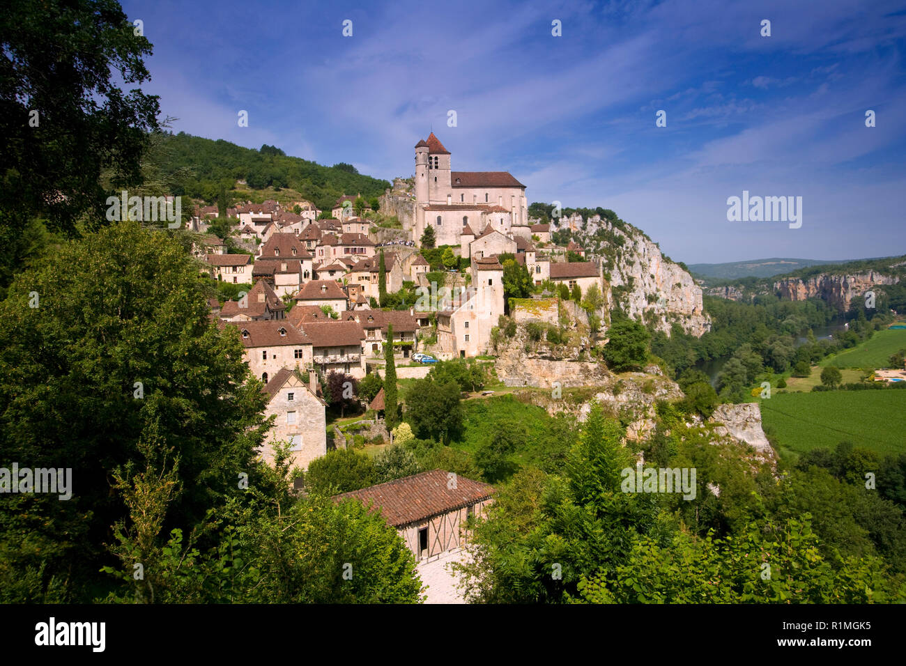 Europa, Frankreich, Midi-Pyrenäen, Lot, St Cirq Lapopie, historische Klippe Dorf Touristenattraktion Stockfoto