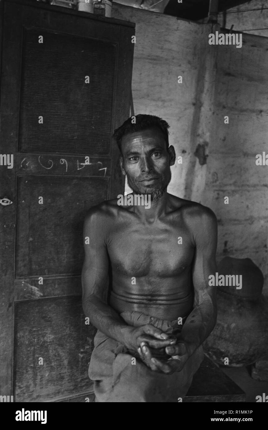 Landwirtschaftliche Arbeitnehmer Tajpur Sylhet Bezirk. Ishaque Ali sagt, daß er in England lebte, konnte aber nicht zurück in seinen Pass verloren 1980 Stockfoto