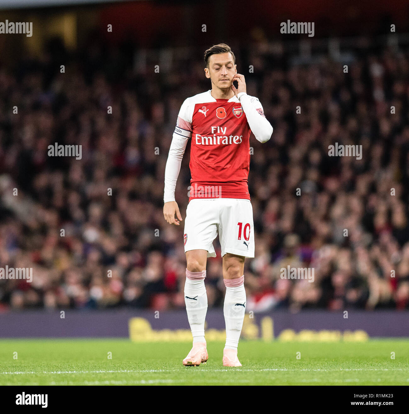 LONDON, ENGLAND - 11. NOVEMBER: Mesut Özil beim Premier League Spiel zwischen Arsenal FC und Wolverhampton Wanderers im Emirates Stadium am 11. November 2018 in London, Vereinigtes Königreich. (MB) Stockfoto