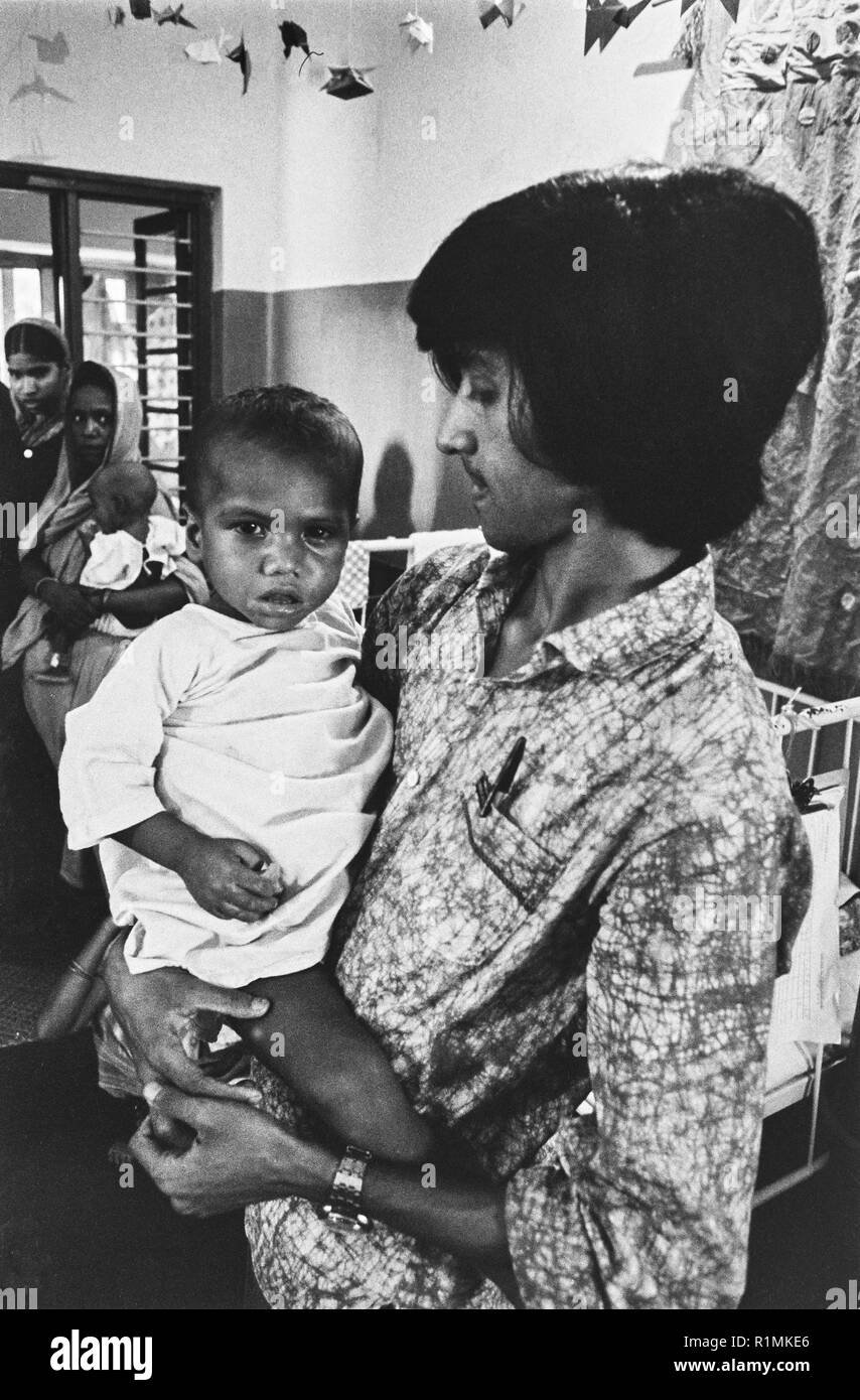 53/12 Kind Nurtition Einheit speichern die Kinder Dhaka 1980 Stockfoto