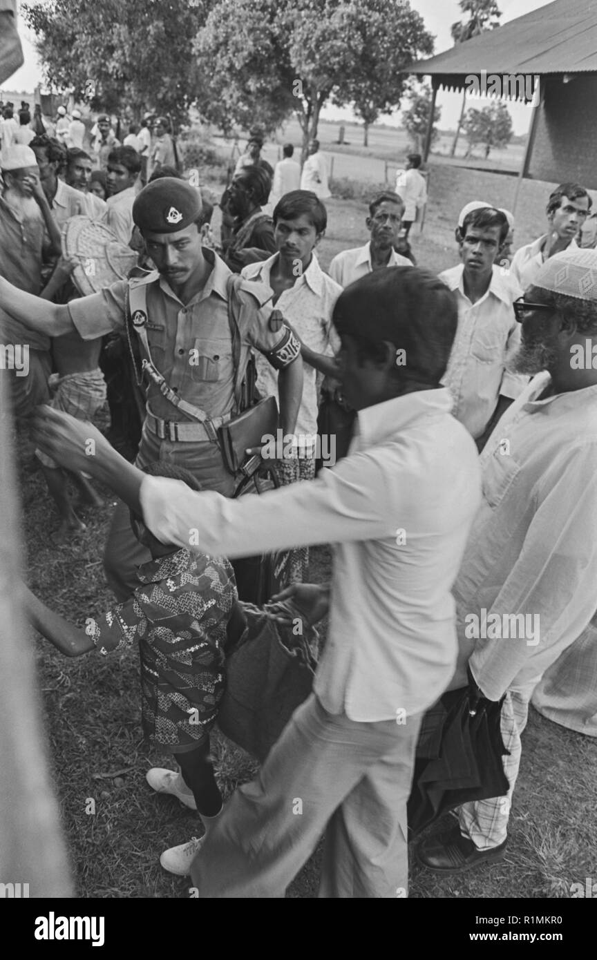 67/18 Bundesgrenzschutz und Regierung offizielle Bordkarte zug Sylhet 1980 Stockfoto