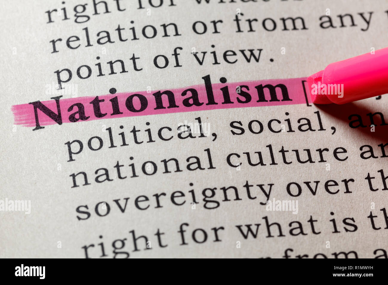 Fake Wörterbuch, Wörterbuch Definition des Wortes Nationalismus. Einschließlich der wichtigsten beschreibende Wörter. Stockfoto