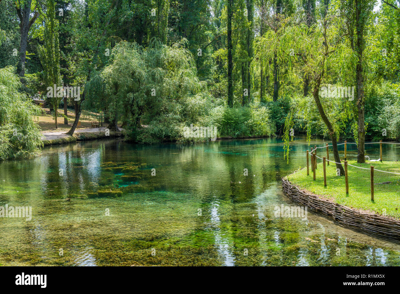 Idyllische Landschaft am "Fonti del Clitunno', in der Provinz von Perugia, Umbrien, Italien. Stockfoto