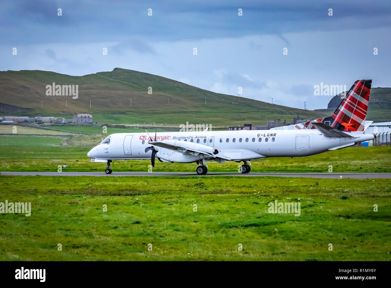 SHETLAND ISLAND, Schottland - September 07, 2017: Loganair Saab 2000 auf dem sumburgh Flughafen bei Shetland Inseln, Schottland Stockfoto