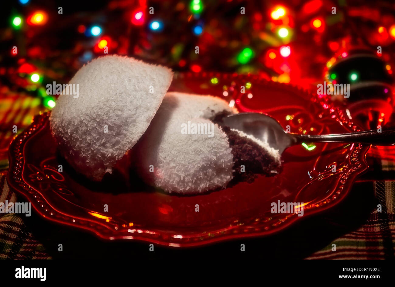 Hostess Sno-Balls werden vom Weihnachtsbaum serviert, Januar 1, 2017, in Coden, Alabama. Stockfoto