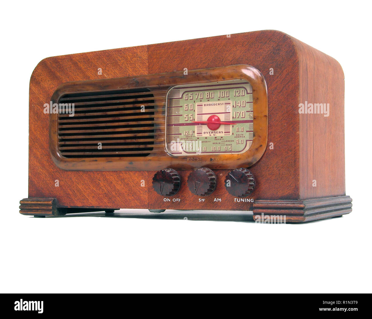 1930 Holz- kurzwellen Philco radio isoliert auf weißem Hintergrund Stockfoto