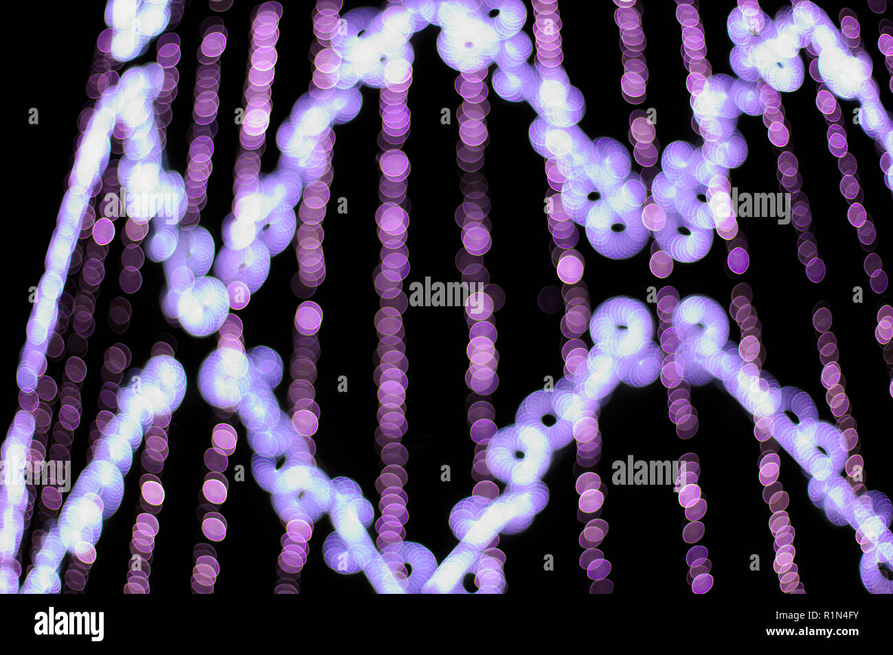 Bokeh mit farbigen Lichter von einem Weihnachtsbaum für festliche und religiösen Themen, die typisch für die Zeit Stockfoto