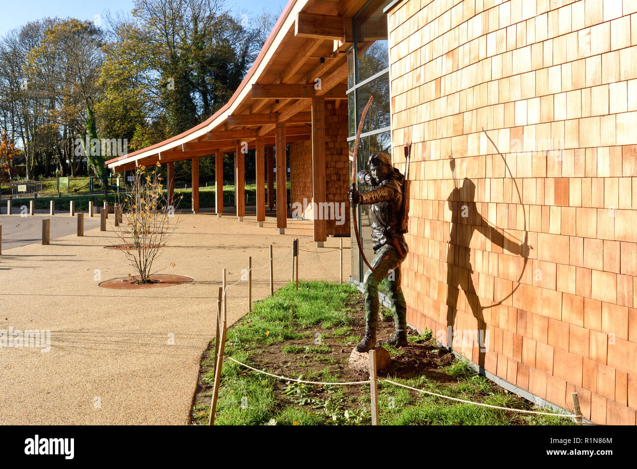 Sherwood Forest Visitor Centre grosse Eiche in Edwinstowe, Nottinghamshire, Großbritannien. Stockfoto