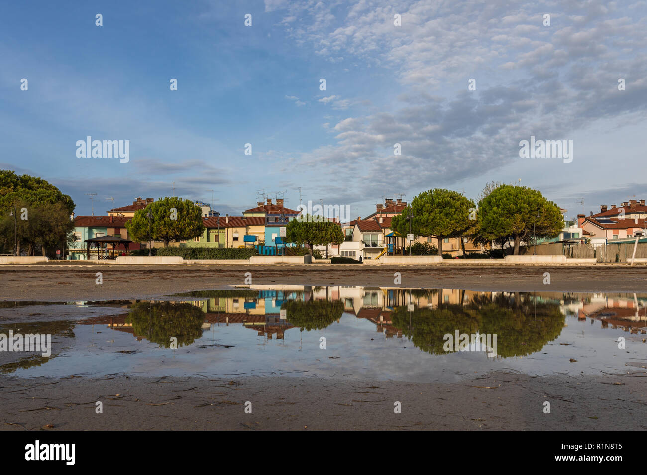 Wasser Reflexionen an den Strand von Grado - Grado, Friaul-Julisch Venetien, Italien Stockfoto