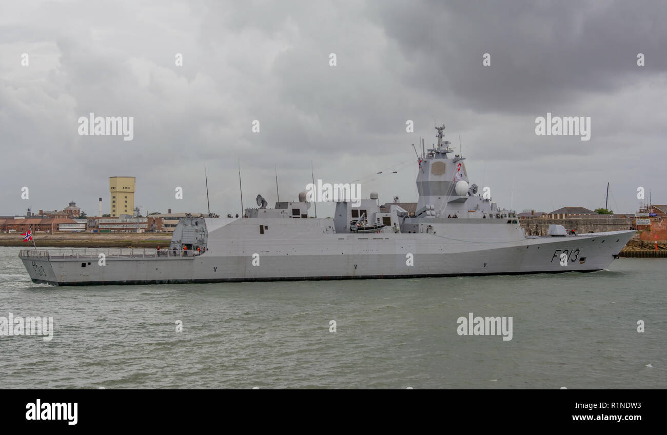 Die norwegische Marine Fregatte HNoMS Helge Ingstad (F313) bei einem Besuch in Portsmouth, Großbritannien auf27/7/17. (Update - in Kollision auf See auf 8/11/18). Stockfoto