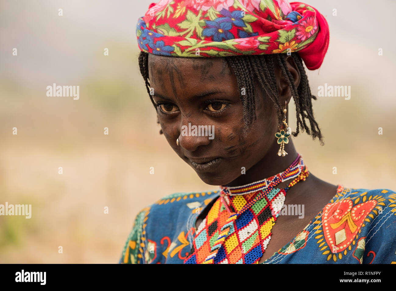 Junge Kameruner mit einer Tätowierung. Südafrika, Nord Kamerun. Stockfoto