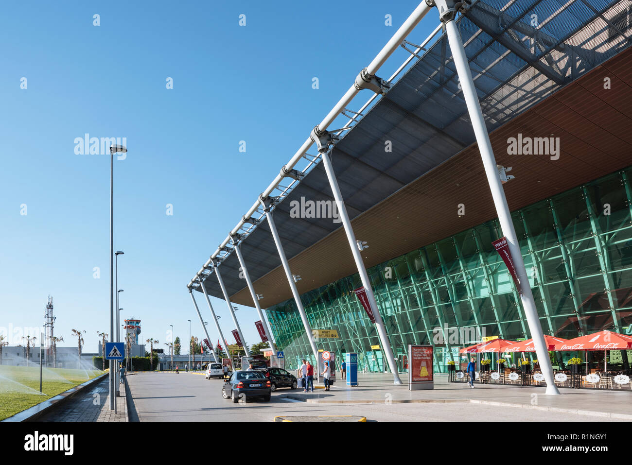 Die Außenseite des Flughafens Tirana, Tirana, Albanien Stockfoto