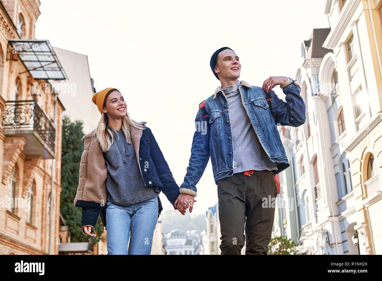 Junge paar Travel Blogger sind zu Fuß rund um die Altstadt Stockfoto