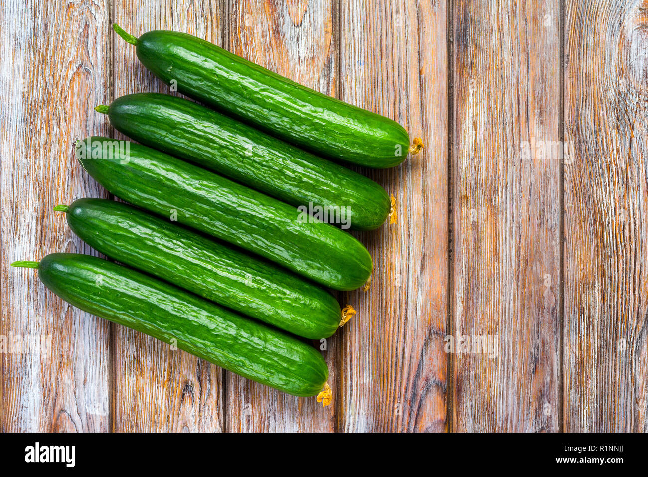 Grüne Gurken für Salat Stockfoto